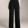 Broek met rechte pijpen van modal en vouw Broek met rechte pijpen van modal en vouw