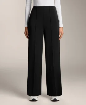 Broek met rechte pijpen van modal en vouw Broek met rechte pijpen van modal en vouw