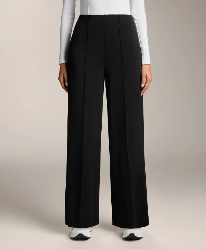 Broek met rechte pijpen van modal en vouw Broek met rechte pijpen van modal en vouw
