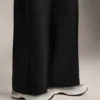 Broek met rechte pijpen van modal en vouw Broek met rechte pijpen van modal en vouw