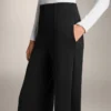 Broek met rechte pijpen van modal en vouw Broek met rechte pijpen van modal en vouw