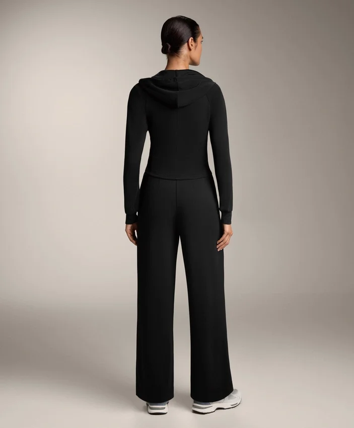Broek met rechte pijpen van modal en vouw Broek met rechte pijpen van modal en vouw