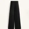 Broek met rechte pijpen van modal en vouw Broek met rechte pijpen van modal en vouw