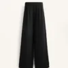 Broek met rechte pijpen van modal en vouw Broek met rechte pijpen van modal en vouw
