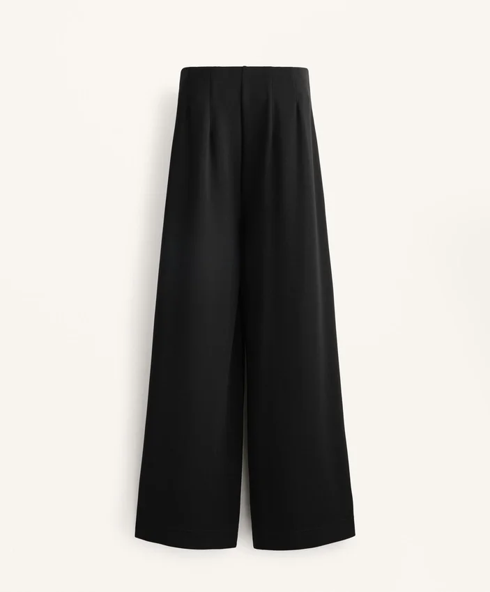 Broek met rechte pijpen van modal en vouw Broek met rechte pijpen van modal en vouw
