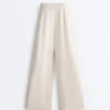 Broek met wijde pijpen, piqué en plooien, met katoen Broek met wijde pijpen, piqué en plooien, met katoen