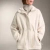 Faux-lammy coat met verstelbare taille Faux-lammy coat met verstelbare taille