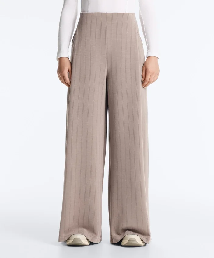 Gestreepte broek met wijde pijpen en Soft Touch modal Gestreepte broek met wijde pijpen en Soft Touch modal