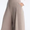 Gestreepte broek met wijde pijpen en Soft Touch modal Gestreepte broek met wijde pijpen en Soft Touch modal