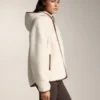 Imitatie-lammy coats-jas met capuchon Imitatie-lammy coats-jas met capuchon