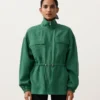 Jas met gerimpelde taille van een mix van lyocell en 24% linnen Jas met gerimpelde taille van een mix van lyocell en 24% linnen