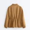 Jas met gerimpelde taille van een mix van lyocell en 24% linnen Jas met gerimpelde taille van een mix van lyocell en 24% linnen