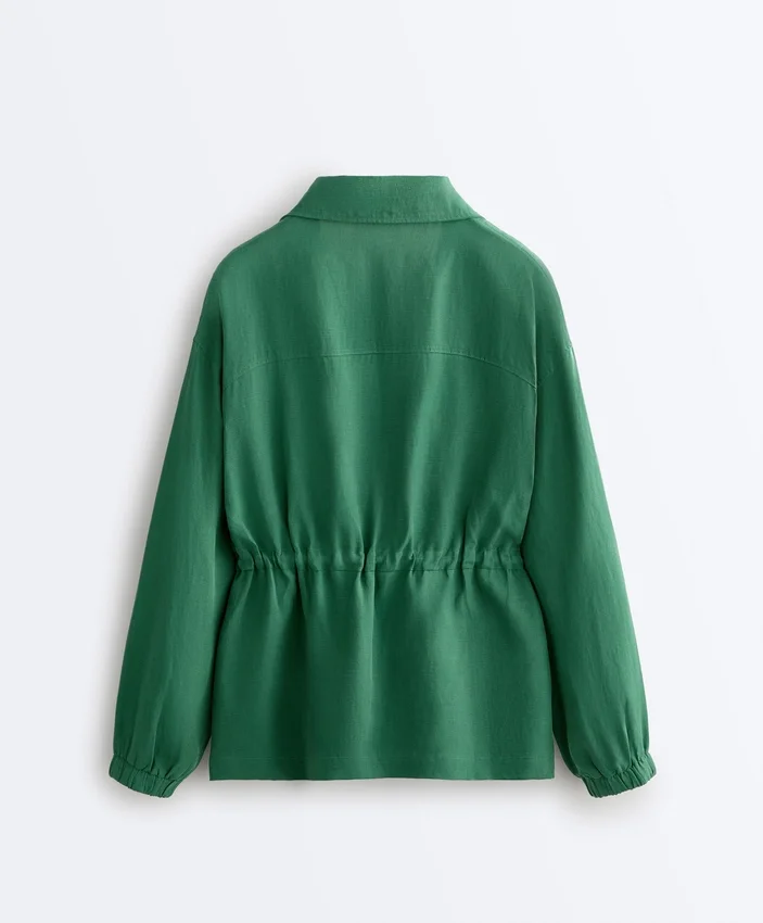 Jas met gerimpelde taille van een mix van lyocell en 24% linnen Jas met gerimpelde taille van een mix van lyocell en 24% linnen