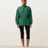 Jas met gerimpelde taille van een mix van lyocell en 24% linnen Jas met gerimpelde taille van een mix van lyocell en 24% linnen