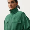 Jas met gerimpelde taille van een mix van lyocell en 24% linnen Jas met gerimpelde taille van een mix van lyocell en 24% linnen