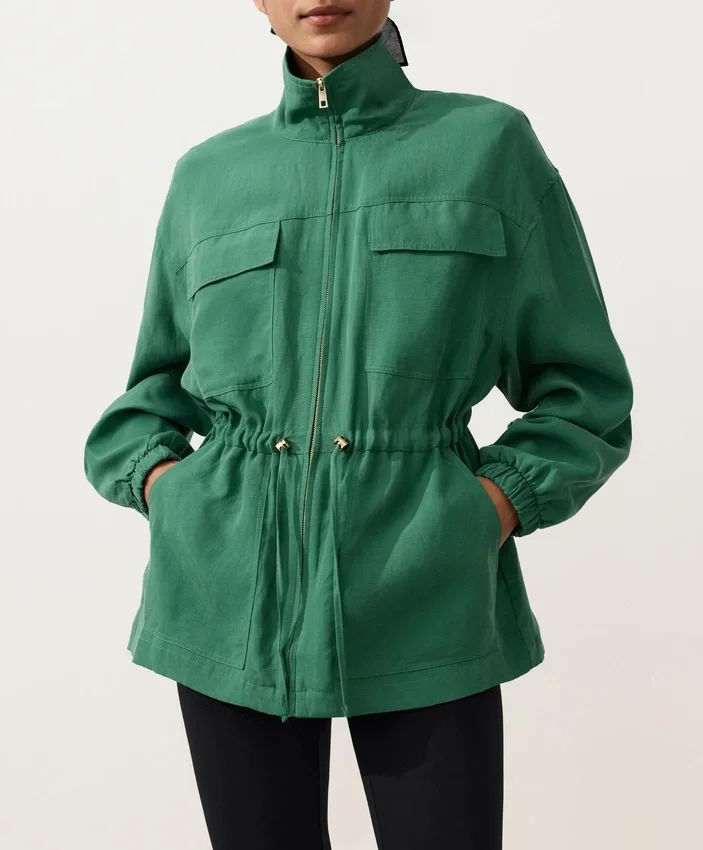 Jas met gerimpelde taille van een mix van lyocell en 24% linnen Jas met gerimpelde taille van een mix van lyocell en 24% linnen