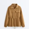 Jas met gerimpelde taille van een mix van lyocell en 24% linnen Jas met gerimpelde taille van een mix van lyocell en 24% linnen