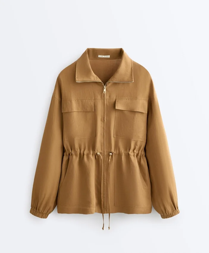 Jas met gerimpelde taille van een mix van lyocell en 24% linnen Jas met gerimpelde taille van een mix van lyocell en 24% linnen