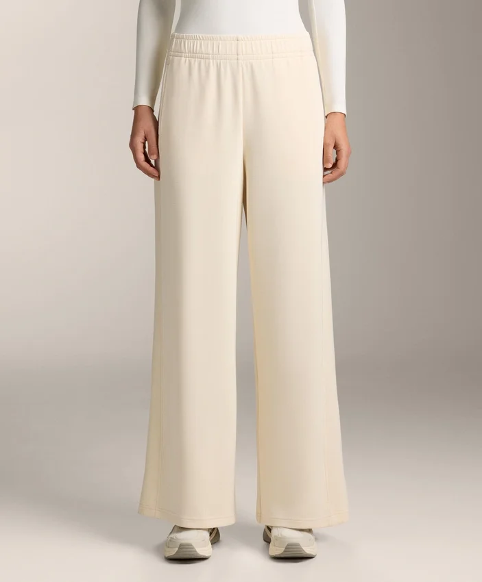Rechte broek met ribboorden aan de zijkanten en Soft Touch modal Rechte broek met ribboorden aan de zijkanten en Soft Touch modal