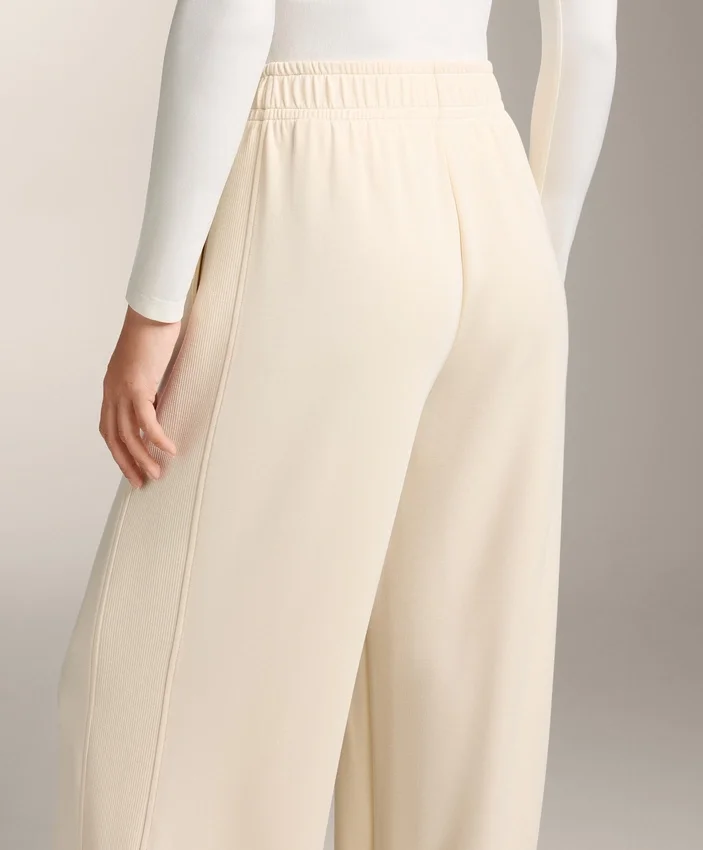 Rechte broek met ribboorden aan de zijkanten en Soft Touch modal Rechte broek met ribboorden aan de zijkanten en Soft Touch modal