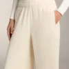 Rechte broek met ribboorden aan de zijkanten en Soft Touch modal Rechte broek met ribboorden aan de zijkanten en Soft Touch modal