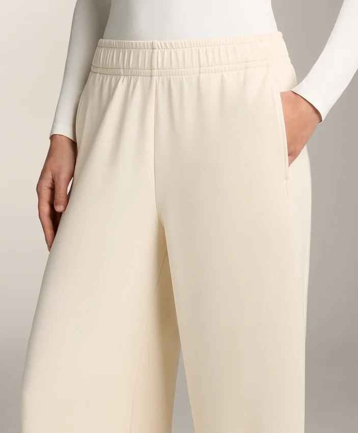Rechte broek met ribboorden aan de zijkanten en Soft Touch modal Rechte broek met ribboorden aan de zijkanten en Soft Touch modal