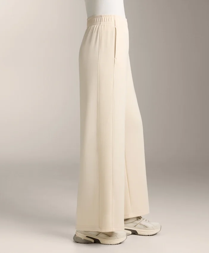 Rechte broek met ribboorden aan de zijkanten en Soft Touch modal Rechte broek met ribboorden aan de zijkanten en Soft Touch modal