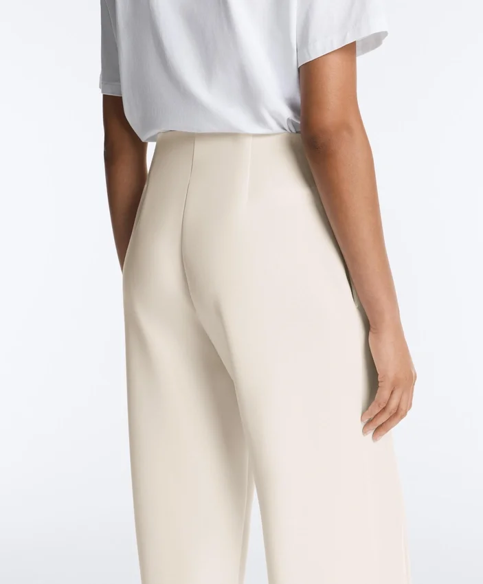 Rechte broek met Soft Touch modal en biezen Rechte broek met Soft Touch modal en biezen
