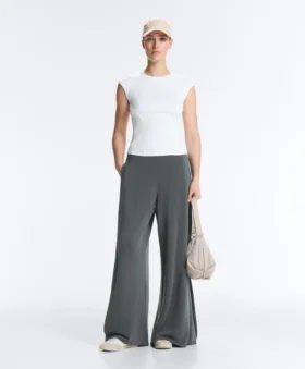 Soft Touch-broek met wijde pijpen, plooien aan de zijkant en modal