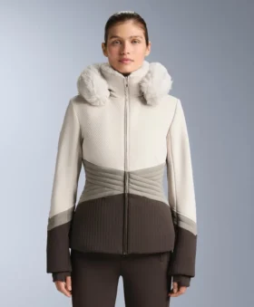 Supergetailleerd, waterafstotend Primaloft®-skijas met kleurblokken