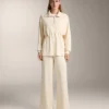 Rechte broek met ribboorden aan de zijkanten en Soft Touch modal Rechte broek met ribboorden aan de zijkanten en Soft Touch modal