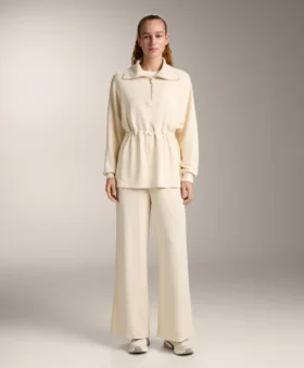 sweatshirt met halve rits en soft touch modal 2 1 280x339 - Rechte broek met ribboorden aan de zijkanten en Soft Touch modal