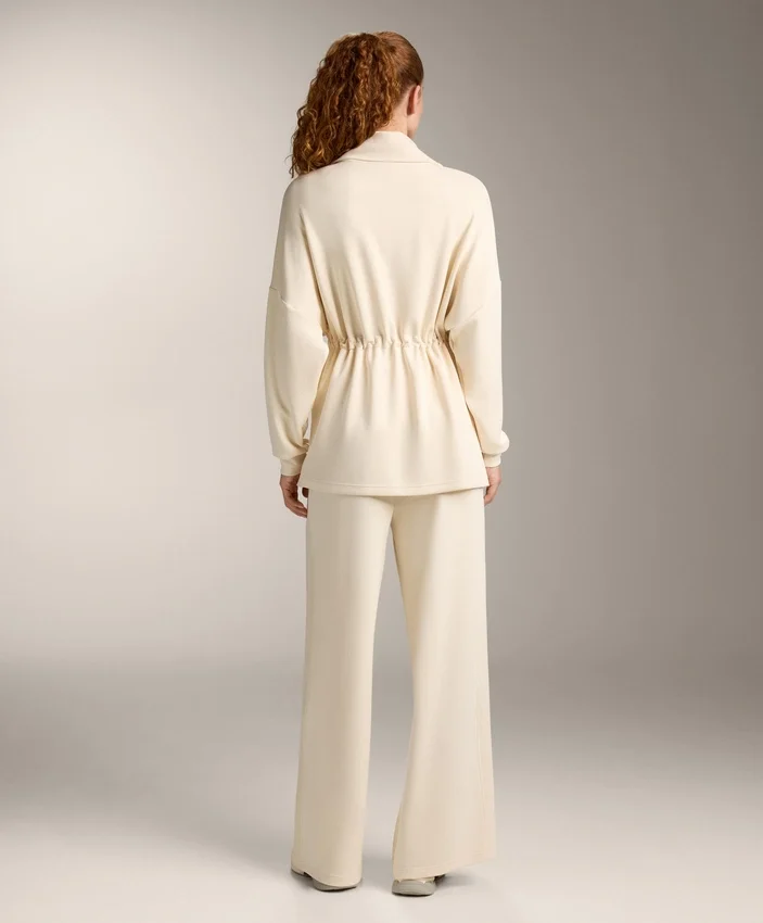 Rechte broek met ribboorden aan de zijkanten en Soft Touch modal Rechte broek met ribboorden aan de zijkanten en Soft Touch modal